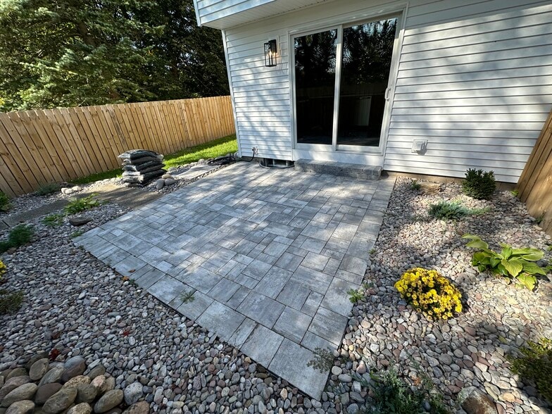 Patio - 27 Farmbrook Dr