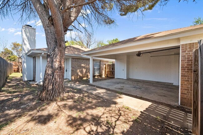 Building Photo - Affordable South Fort Worth Half Duplex