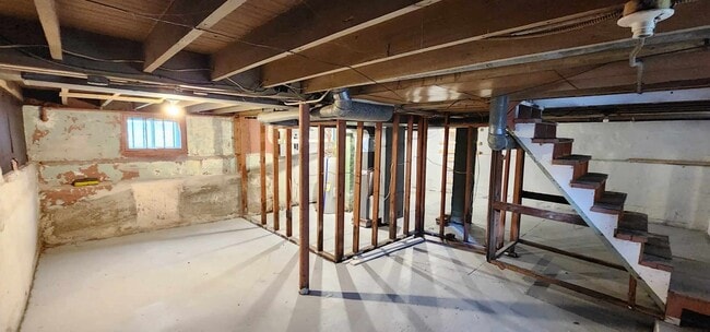Building Photo - Fully Renovated Home! 3 Bedroom with Basem...