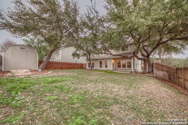 Building Photo - Situated on a desirable corner cul-de-sac lot!!
