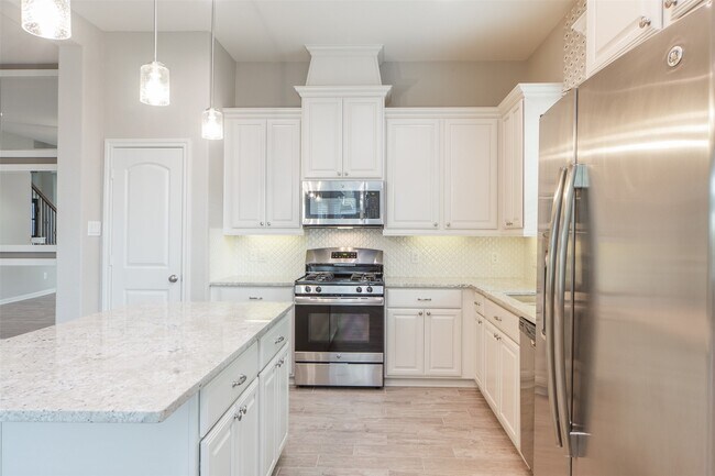 Building Photo - 5550 Sallow Bay Ln