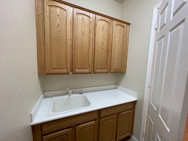 Building Photo - Apple Valley-Del Web Home, 2 Bedrooms,2 Ba...