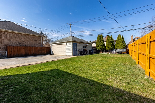 Building Photo - 7740 S Laramie Ave