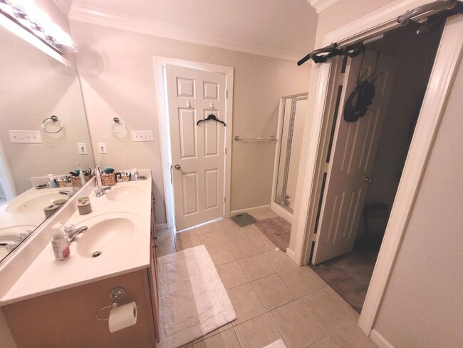 Building Photo - Gorgeous Townhome-Style Condo in Virginia Beach!