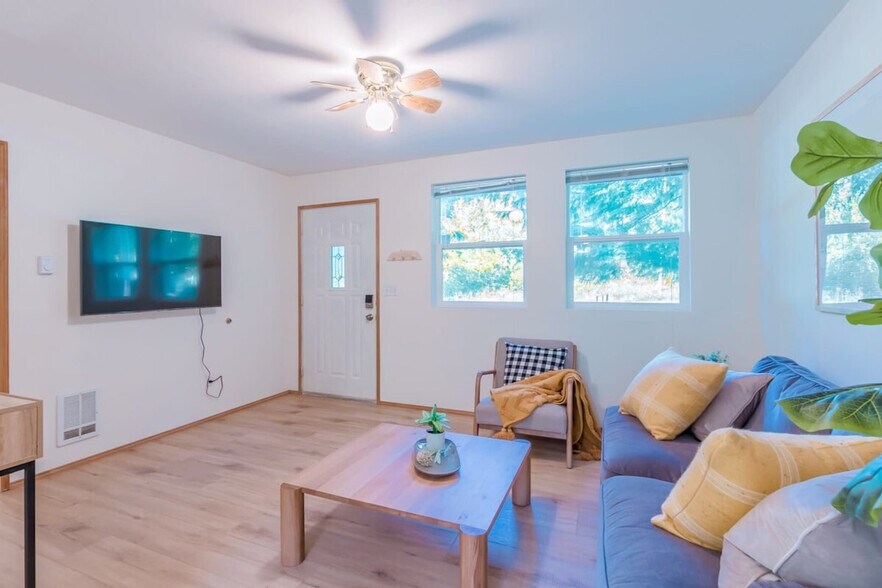 Building Photo - 226 Paradise Dr