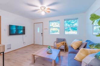 Building Photo - 226 Paradise Dr