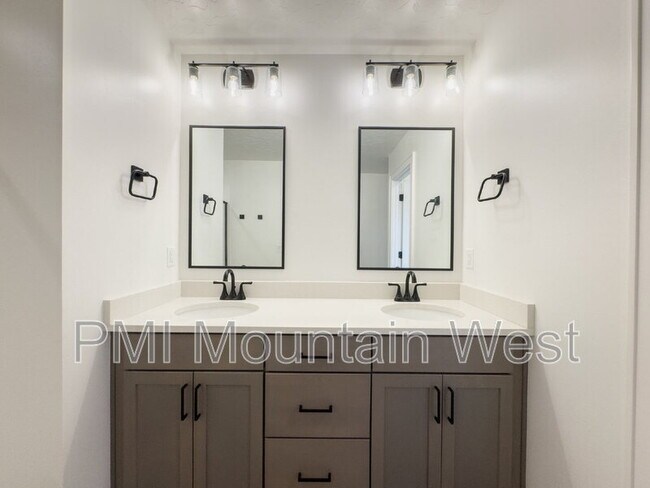 Building Photo - 331 S 680 W
