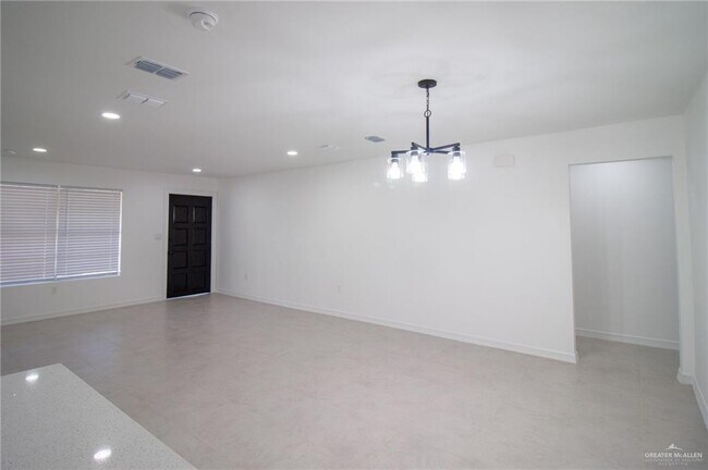 Building Photo - 9 Lindberg Ave