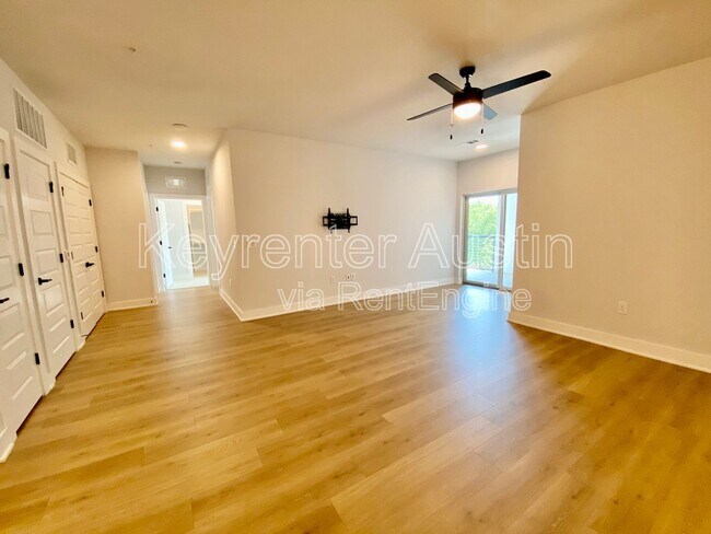 Building Photo - 3101 Govalle Ave