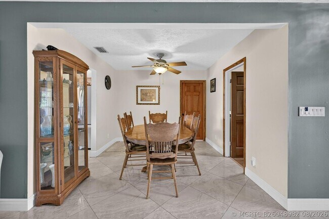 Building Photo - 1362 SW Knollwood Dr