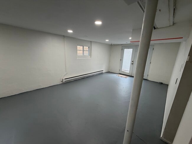 Building Photo - 607 Tabak Ave