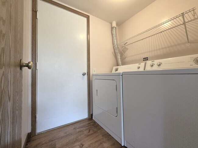 Building Photo - 8 E Shag Bark Ln
