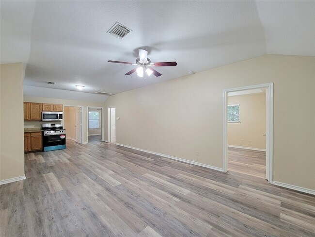 Building Photo - 12700 Royal Green Dr