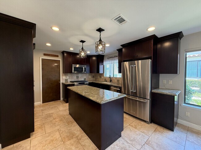 Building Photo - Beautiful Single Story Foxenwood Townhome in Orcutt with Easy Access to VSFB