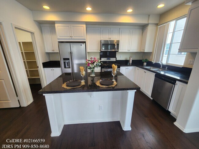 Building Photo - PRICE LOWERED! Upland 3 Bedroom Condo