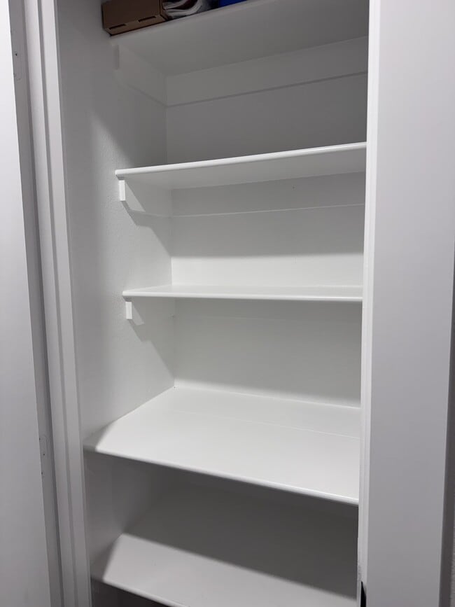 Building Photo - 520 Thicket Dr