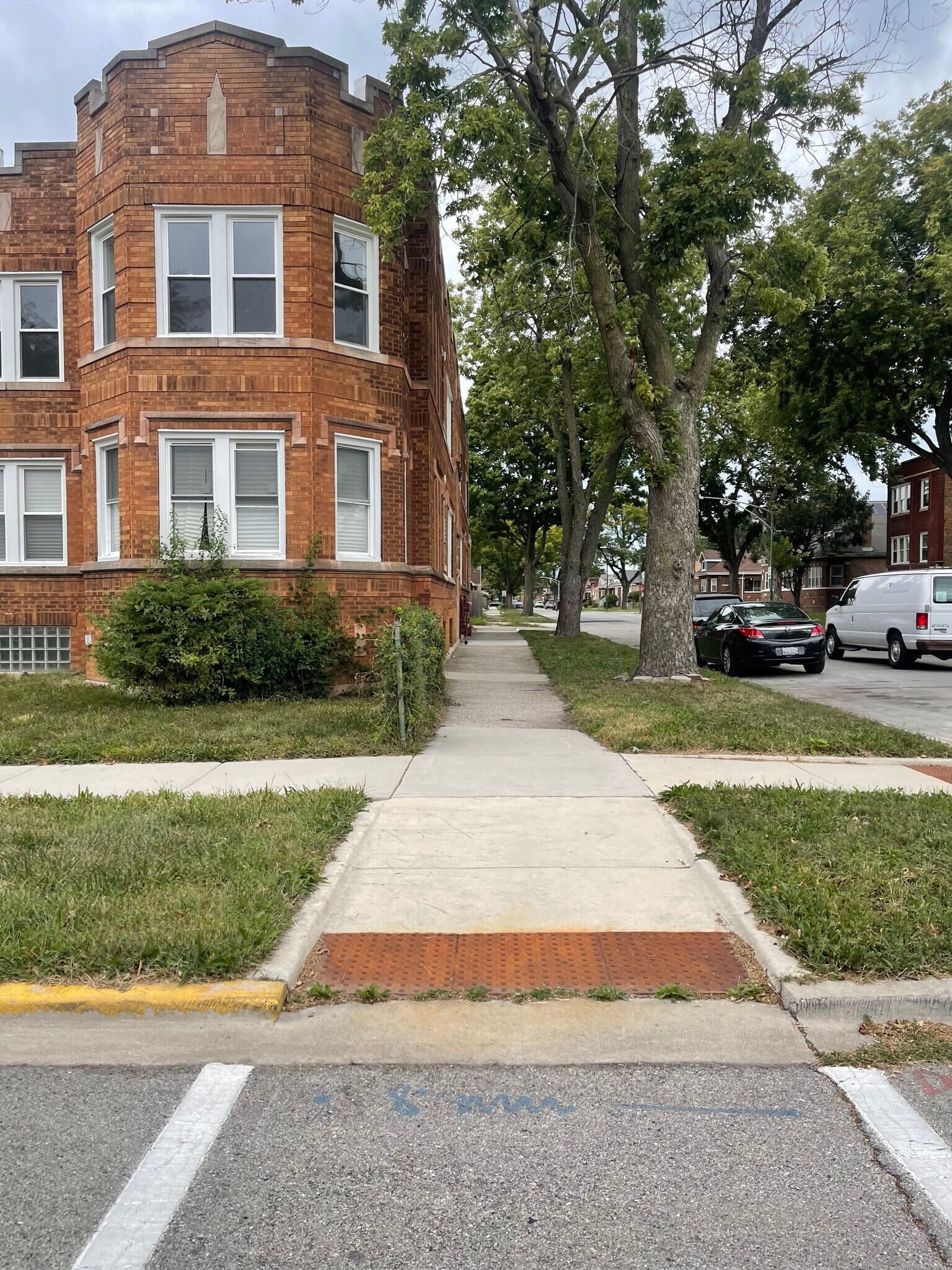 Building Photo - 8422 S Cregier Ave