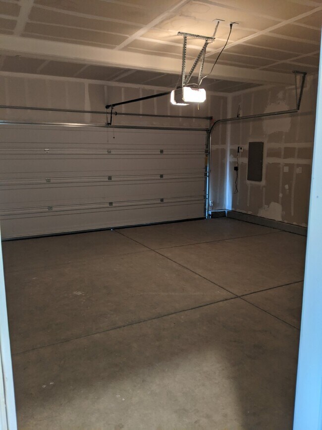 Building Photo - 2312 Vaca Way