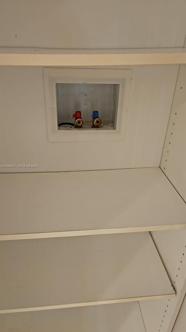 Building Photo - 1800 NE 114th St