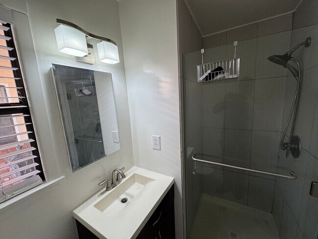 Building Photo - California Ranch Home in the Heart of Lomita