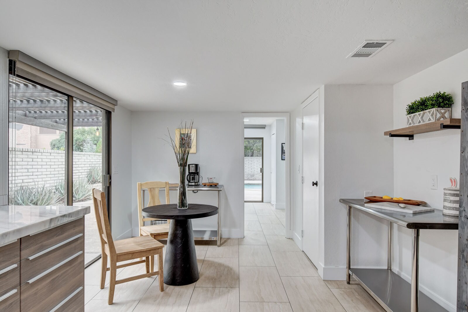 Building Photo - 945 Vegas Valley Dr