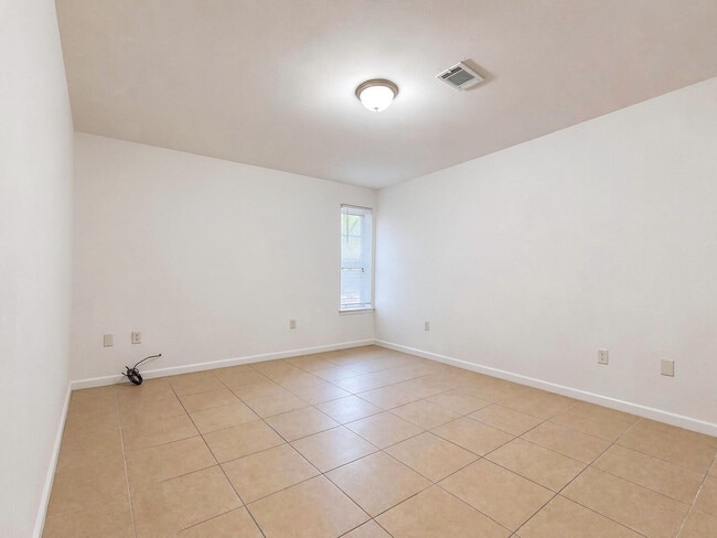 Building Photo - 404 Marshall Ct