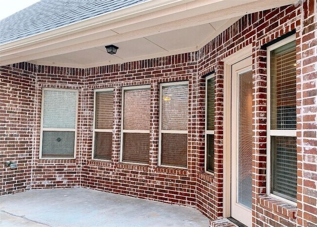 Building Photo - 8633 Ludlow Dr