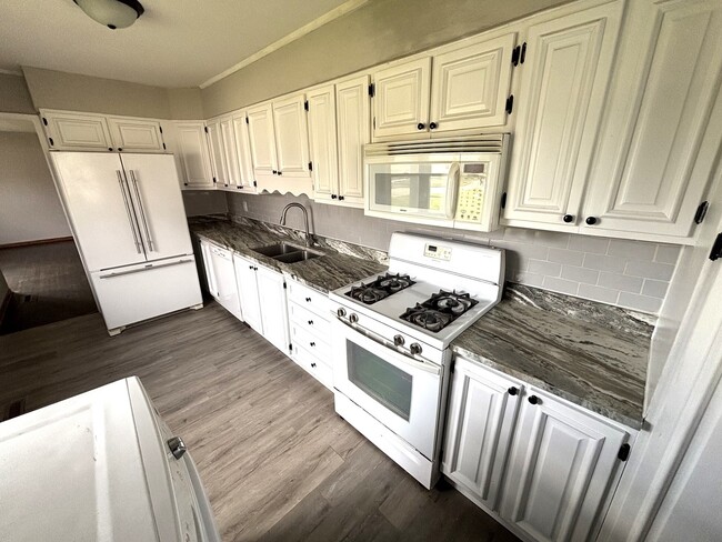 Building Photo - 118 Hazard Rd