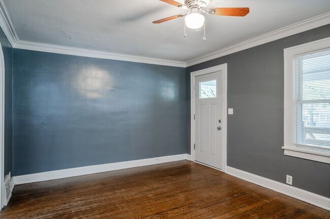 Building Photo - 2bd/1ba Bungalow!!