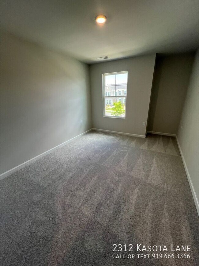 Building Photo - 2312 Kasota Ln