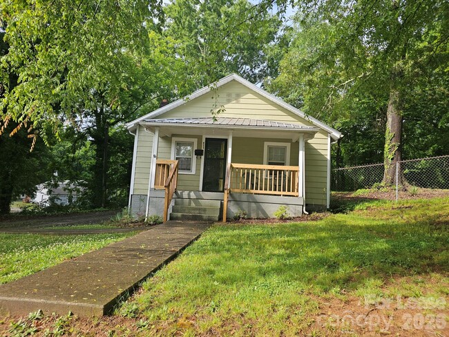 Building Photo - 508 S Laurel St