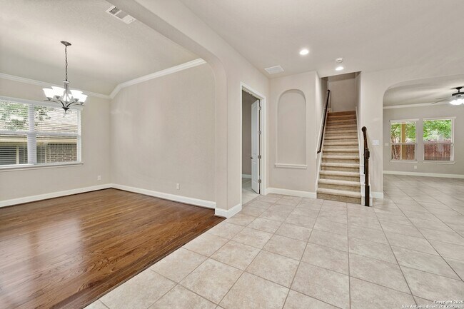 Building Photo - 723 Viento Point