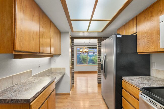 Building Photo - Charming 3 BR, 2 BR Mt. Pleasant Home.