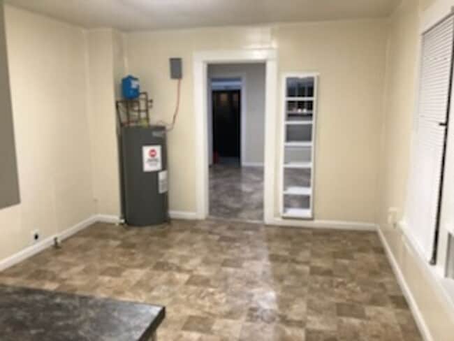 Building Photo - Duplex 1 Bedroom