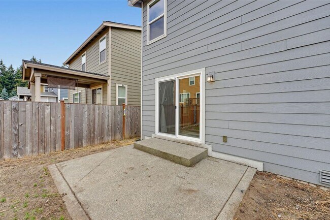 Building Photo - Spacious Newer Lacey Home | 3-Bed Home with A/C, Gas Fireplace, Bonus Loft & Fully Fenced Backyard!