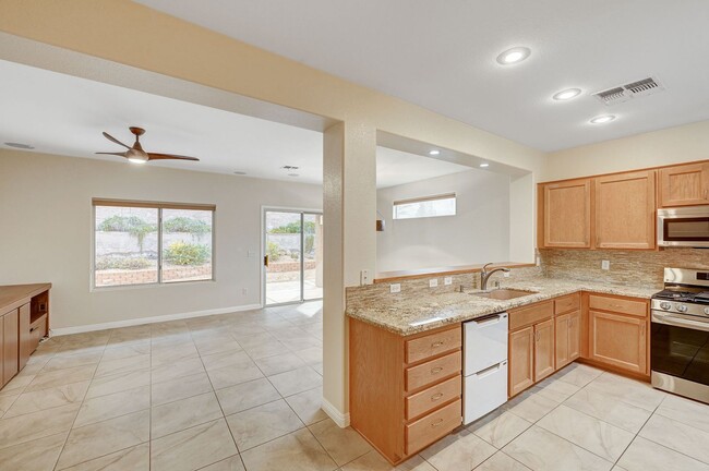 Building Photo - 2/2 BEAUTIFUL Single Story in Sun City Ant...