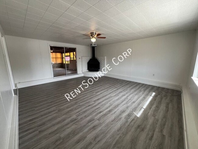 Building Photo - 650 Muriel Dr