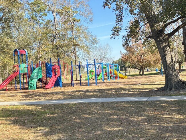 Building Photo - 2427 Halstead Dr