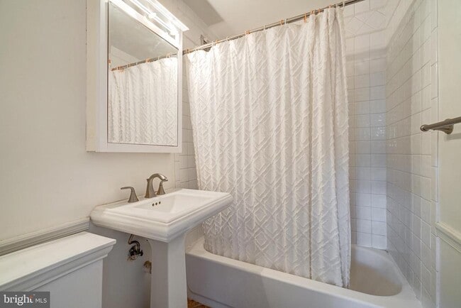 Building Photo - 1111 Arlington Blvd