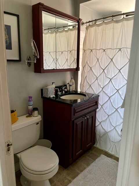 Building Photo - 547 W Brompton Ave