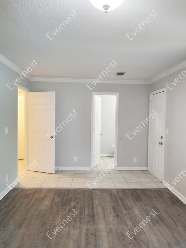 Building Photo - 3 Bed & 2.5 Bath House in Olathe / Pet-Fri...