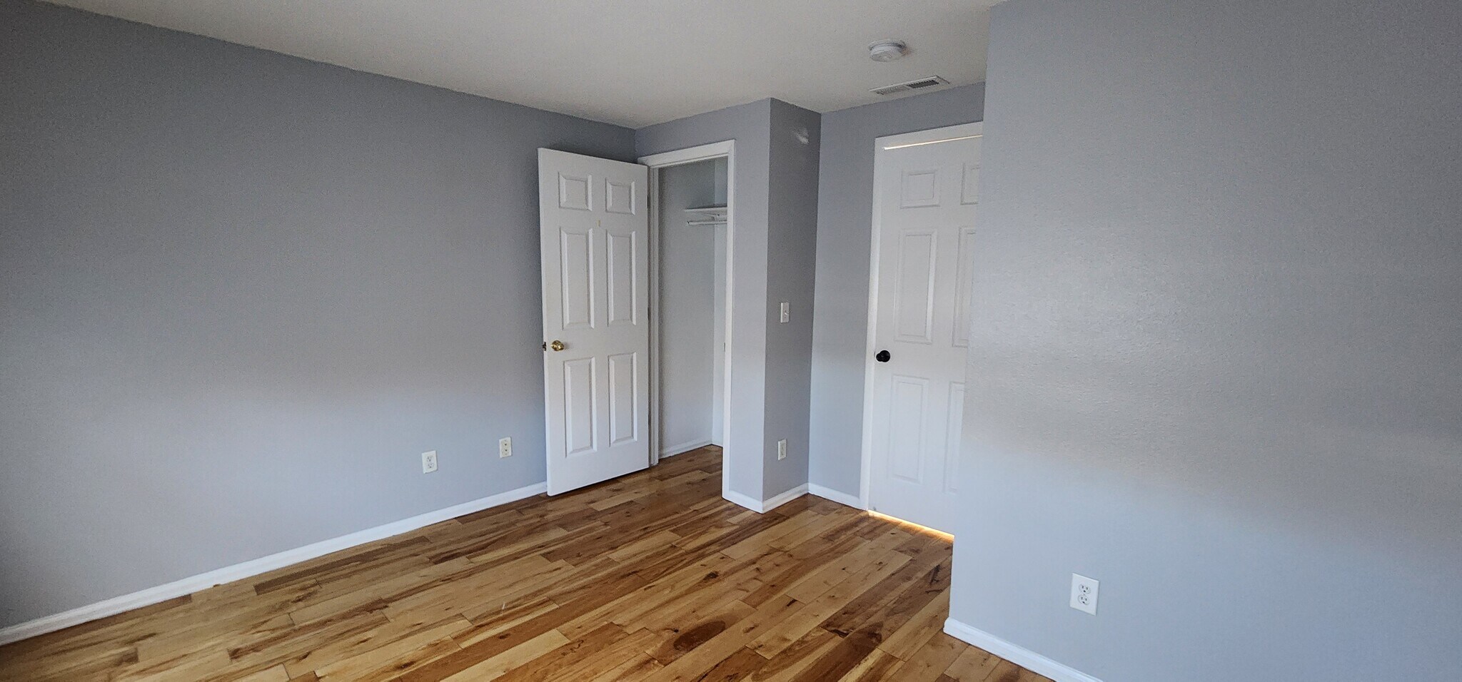 Building Photo - 4236 S Tempe Ct