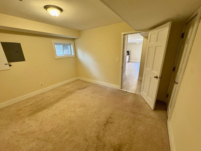 Building Photo - One-Bedroom, One-bath Basement Apartment in Sought-After Community of Aquia Harbour