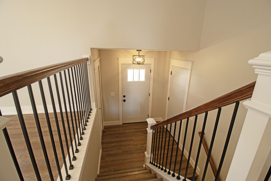 Building Photo - 6082 Kalland Cir NE