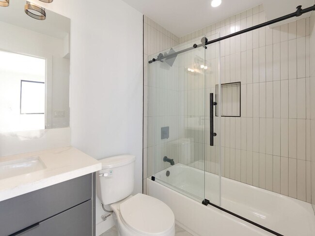 Building Photo - 1856 Redondo Blvd