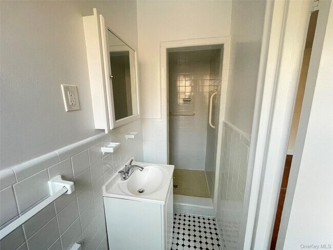 Building Photo - 141 E Hartsdale Ave