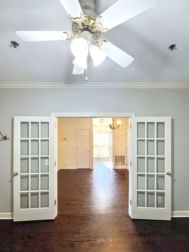 Building Photo - Lovely 1 Bed & 1.5 Bath Condo in Nashville...