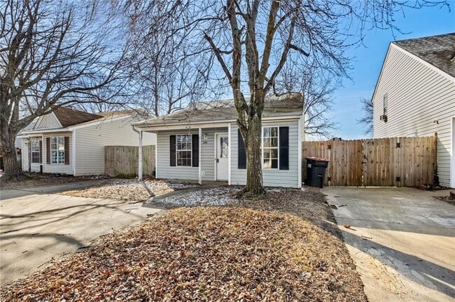 Building Photo - 2101 Blueberry Ln