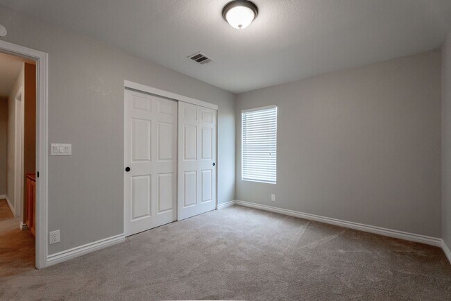 Building Photo - 10024 Sail Landing Ct
