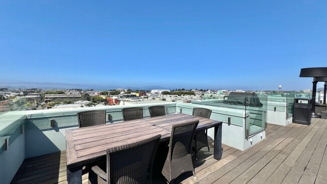 Building Photo - West-facing Modern Apartment w/ Sweeping View of SF, Golden Gate & Mt Tam